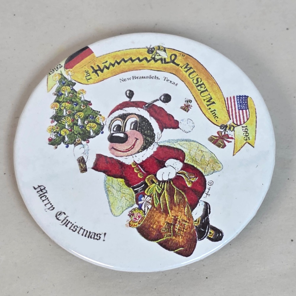 vintage The Hummel Museum Inc‎ New Braunfels Texas 1995 Christmas Bee Pin Badge